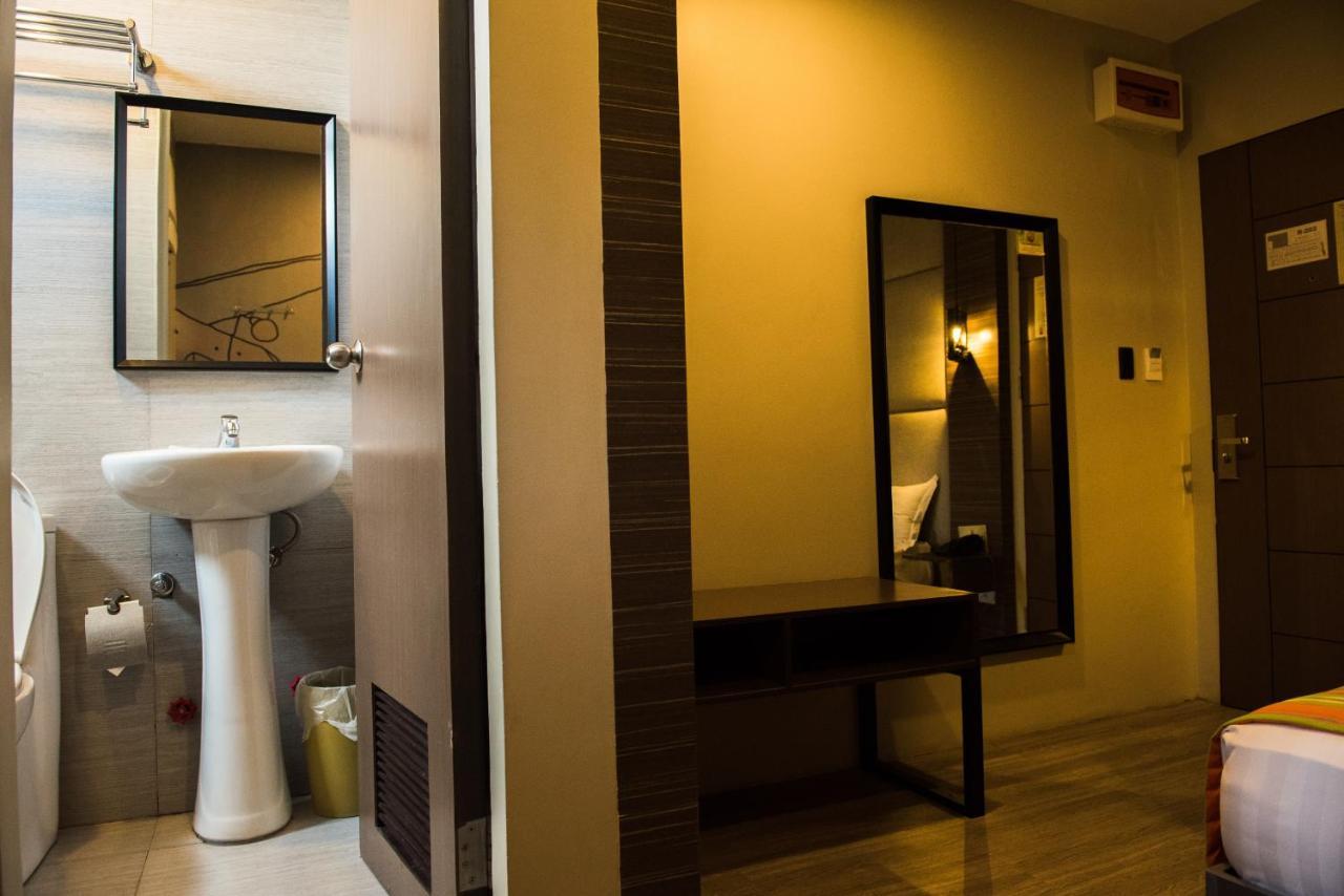 Dy Viajero Transient Hotel Нага Экстерьер фото
